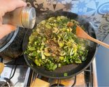 Foto del paso 3 de la receta: Tortilla de cebollín y atún