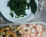 Foto del paso 1 de la receta: Salsa de mejillones y langostinos a la provenzal