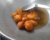 A picture of step 3 of Sweet Fritters gulgule.