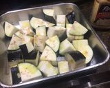 Foto del paso 1 de la receta: Berenjenas al horno en salsa de alcachofas gratinadas
