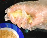 Hình bước làm 5 của món Khoai Tây Cuộn Xúc Xích Chiên
