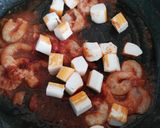 Foto del paso 7 de la receta Espaguetis con gambas y surimi al ajillo