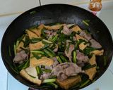 超市料理-油豆腐韭菜炒牛肉的食譜步驟5照片