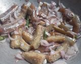 A picture of step 2 of Spicy Brinjal Stir Fry.