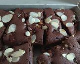 Foto langkah ke 8 dari resep Chocolate Almond Dates Cake [ DEBM ].