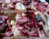 A picture of step 9 of Frozen yogurt berries bark#icecreamfanatic.