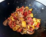 Foto langkah ke 2 dari resep Tumis Udang paprika.