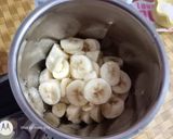 A picture of step 1 of Banana cream mousse.