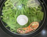 Hình bước làm 3 của món Đậu que xào tỏi topping thịt bằm