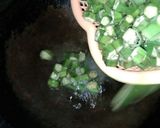 A picture of step 3 of Fry bhindi.
