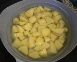 Foto del paso 5 de la receta: Pascualina con puré de papas y ensalada