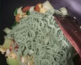 Foto langkah ke 3 dari resep Tumis Mie Lemonilo Praktis.