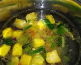 Foto langkah ke 4 dari resep Sayur Bening Toge Tahu.
