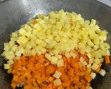 Foto langkah ke 2 dari resep Risol Isi Ayam Sayur.