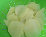 Foto del paso 1 de la receta: Huevo con patatas y fritada de verduras