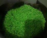 Foto langkah ke 2 dari resep Ketan kukus pandan tabur kelapa.
