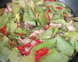 Foto langkah ke 3 dari resep Asem asem daging daun kedondong 🐮.