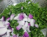 A picture of step 2 of Spinach Pakoda.