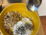 Bowl de desayuno con moras y plátano