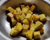 পনিরের তরকারি (Ponirer torkari recipe in Bengali) রেসিপি ধাপ - 1 ছবি