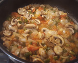 Foto del paso 4 de la receta: Guiso de hongos, acelgas y poblanos