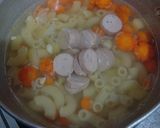 Foto langkah ke 2 dari resep 889) Sup Makaroni Sosis.