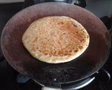 A picture of step 3 of Leftover laddu paratha.