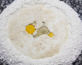 Foto del paso 2 de la receta: Facturas fáciles sin hojaldre ni manteca