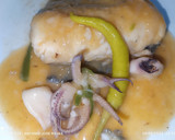 Foto del paso 8 de la receta: Suprema de merluza con salsa y calamares 😉😉