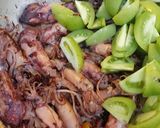 Foto langkah ke 3 dari resep Cumi asin tumis tomat ijo kecombrang.
