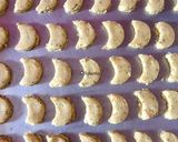 Foto langkah ke 5 dari resep Garlic Cheese Cookies (Eggless).