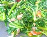 Foto langkah ke 5 dari resep Tumis kangkung teri gundul.