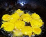 A picture of step 4 of Besan pakode.