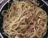 Foto del paso 3 de la receta: Spaghettis a la carbonara tradicional (sin nata)