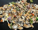 Foto langkah ke 2 dari resep 85.Oseng oseng kerang kupang cepat saji.