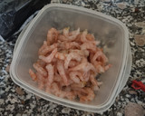Foto del paso 1 de la receta: Espaguetis nero di sepia con gambas al ajillo
