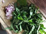 Ức gà xào lá lốt