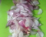 Foto langkah ke 2 dari resep Sambal bawang baby cumi asin.