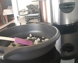 Foto del paso 3 de la receta: Garbanzos con butifarra y cogumelos