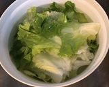 Une image de l'étape 1 de Salade composée (chou rouge,scarole,tomate et concombre).