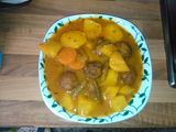 Mi guiso de patatas y albóndigas