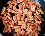A picture of step 1 of Beef in a pot with sweet pepper.