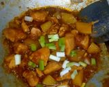 Foto langkah ke 6 dari resep 123. Ayam tumis bawang kentang.