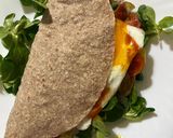 Foto del passaggio 5 della ricetta Piadina HOMEMADE con hummus e uovo 🌮🌱🍳