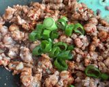 Hình bước làm 2 của món Thịt Băm Rang Siêu Cay