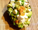 Foto del paso 6 de la receta: Aguacates rellenos y polvo de pistachos