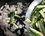 A picture of step 3 of Okra (Bhindi) Sabzi.