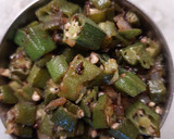 வெண்டைக்காய் மிளகு பொரியல்(vendakkai poriyal recipe in tamil) ரெசிபி ஸ்டேப் 3 புகைப்படம்