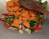 Foto langkah ke 2 dari resep Asem-asem Daging Belimbing Sayur.