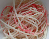 Foto del paso 1 de la receta: Sandwiche de surimi y piña con lechuga